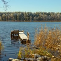 Первый снег.Озеро. :: Николай 
