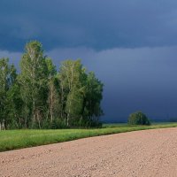 Вновь тучи захватили небо в плен. И не видать им ни конца, ни края. :: nadyasilyuk Вознюк