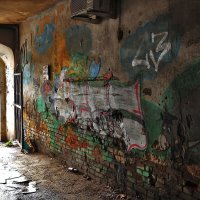 Всё сыплется... :: Юрий Гайворонскiий Всё сыплется... :: Юрий Гайворонскiий