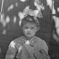 Воспоминания маленькой девочки... на качелях :: Татьяна Лютаева