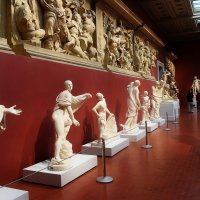 Венера Милосская (справа). :: Татьяна Помогалова