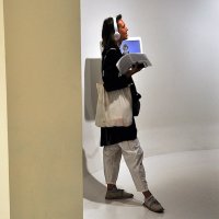 Как надо ходить на выставке ,,,) :: Анатолий Колосов