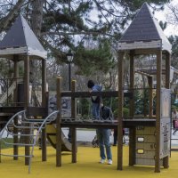 На детской площадке,в парке Тренёва :: Валентин Семчишин На детской площадке,в парке Тренёва :: Валентин Семчишин