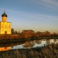 Храм в вечерних лучах :: Сергей Цветков