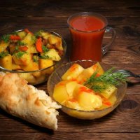 А мы тут жареной картошечки, да с маринованными кабачками! :-) :: Андрей Заломленков