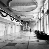 в холле ДК Октябрь :: Артём 