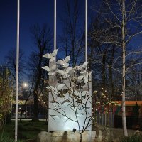 Такая композиция у входа в наш парк ... :: tatyana Такая композиция у входа в наш парк ... :: tatyana