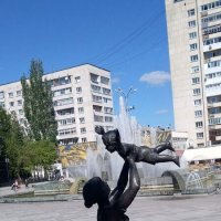 Скульптура "Семья" - Нижний Тагил :: Serega SchütZ