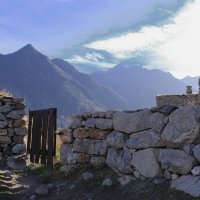 Село Верхняя Балкария. Камни помнят всё... :: Александр Николаев