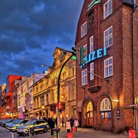 Вечерний город зажигал огни... :: Андрей K.