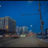 Луна, фонари, и немного рассвета освещают утренний город. :: Борис Яковлев Луна, фонари, и немного рассвета освещают утренний город. :: Борис Яковлев