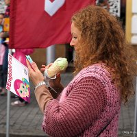 гаджет или мороженое :: Олег Лукьянов гаджет или мороженое :: Олег Лукьянов