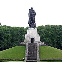 Берлин. Трептов  - парк. :: Владимир Драгунский