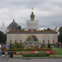 Москва. ВДНХ. Бывший павильон Украины :: Дмитрий Никитин Москва. ВДНХ. Бывший павильон Украины :: Дмитрий Никитин