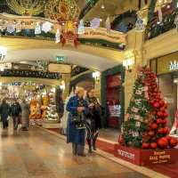 Зарисовка из ГУМа :: юрий поляков