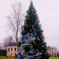 Ёлка в Летнем саду :: Сергей Кочнев