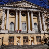 Бывший парадный вход в госпиталь имени Н.Н.Бурденко :: Анатолий Колосов