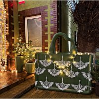 У магазина сумок. :: Валерия Комова У магазина сумок. :: Валерия Комова