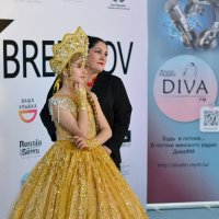 Дизайнер Анна Волкова с моделью :: Александр Рыжов Дизайнер Анна Волкова с моделью :: Александр Рыжов