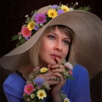 Красивая девушка в широкой шляпе с полевыми цветами. :: Владимир Крышковец Красивая девушка в широкой шляпе с полевыми цветами. :: Владимир Крышковец