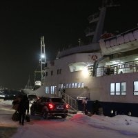 Погрузка машины на "Клавдию Еланскую" :: Ольга Погрузка машины на "Клавдию Еланскую" :: Ольга