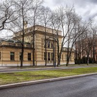 Весна на Кленовой улице :: Евгений Весна на Кленовой улице :: Евгений