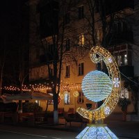 Новогодний декор украшает улицы города... :: tatyana 