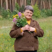 На прогулке :: Любовь Сахарова