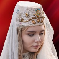 Портрет девушки в национальном костюме. :: Сергей Романов