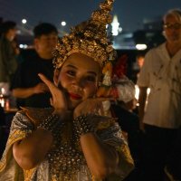 Девушка в традиционном тайском костюме :: Иван Литвинов