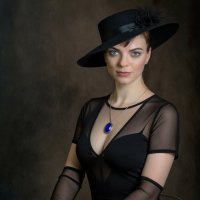 Девушка в черной шляпке. :: Владимир Крышковец