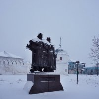 Памятник Петру и Февронии в Муроме :: Andrey Lomakin