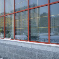 Отражения в окнах церкви :: Александр Синдерёв