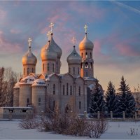 Утреннее солнце озарило купола... :: Алексей Мезенцев