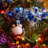 Украшения на новогодней ёлке :: Александр Синдерёв