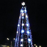 Новогодняя красавица в моём городе :: Людмила Смородинская