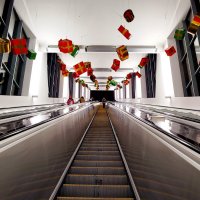 Эскалатор в Новый год :: Александр Чеботарь