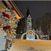 Новогоднее. У входа в Центральный парк. :: Валерия Комова