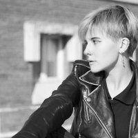 ДЕВУШКА В ГОРОДЕ :: Елена Панова