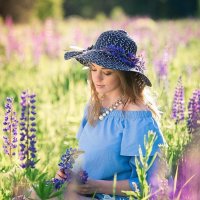 Девушка на люпиновом поле :: Наталья Куликова Девушка на люпиновом поле :: Наталья Куликова