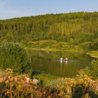 Лето на реке Ухта. Живописные гряды, поросшие тайгой порой создают ощущение каньона :: Николай Зиновьев Лето на реке Ухта. Живописные гряды, поросшие тайгой порой создают ощущение каньона :: Николай Зиновьев