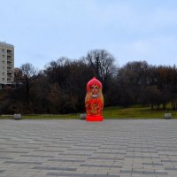 Чебоксары. Жанровая скульптура "Матрёшки". :: Пётр Чернега