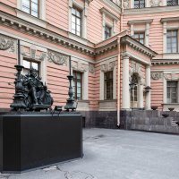 Петербургские дворы - они разные ) :: Евгений 