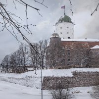 Древнейший выборгский замок (1293г)-центр притяжения туристов. :: Bosanat 