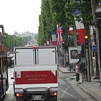 По улицам Парижа. :: Владимир Драгунский