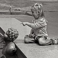 У фонтана :: СЮ 