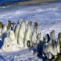 На бунах тает лед... :: Сергей Карачин