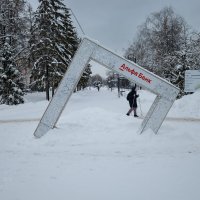 По зимней улице :: Александр Синдерёв