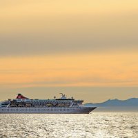 Туристы спешат на край земли :: В.И 