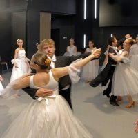 На сколько девчонок по статистике двое ребят :: Александр Рябчиков